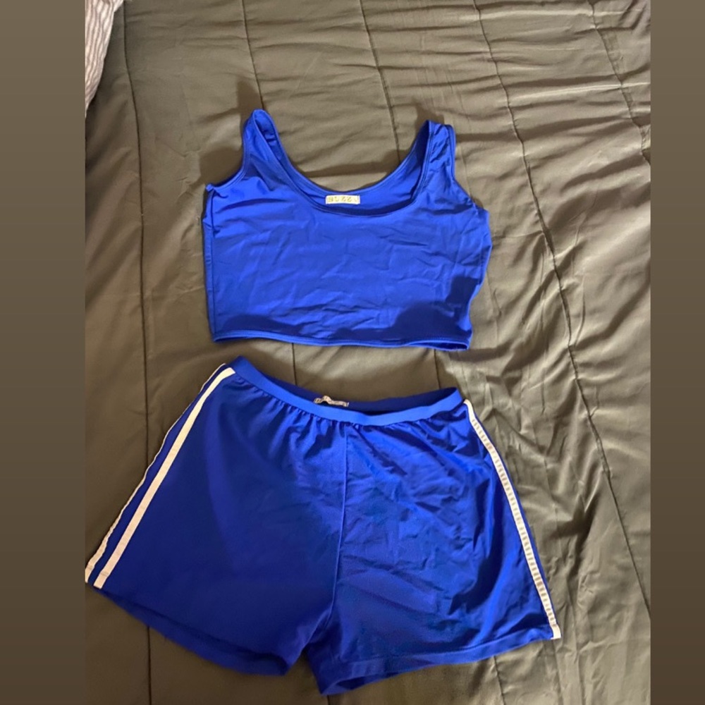 Crop top two-piece blue short set